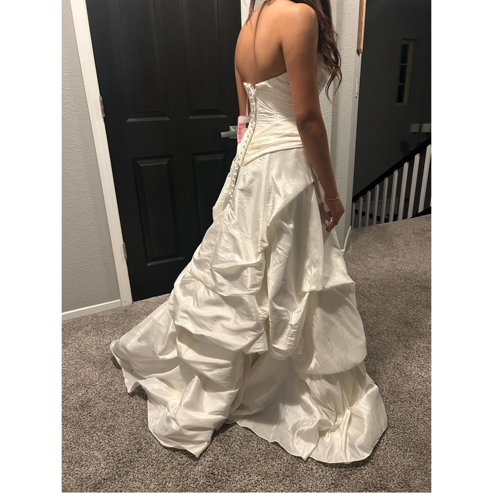 Mori Lee used wedding dress /Size 6 - Picture 8 of 9